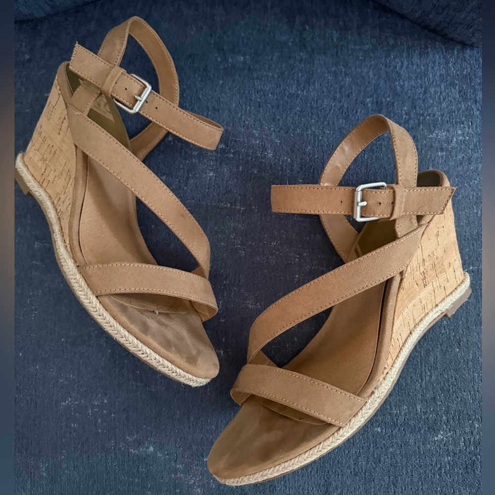 2/$40 🌸 Dolce Vita DV8 Tan Cork Wedge Sandals size 10